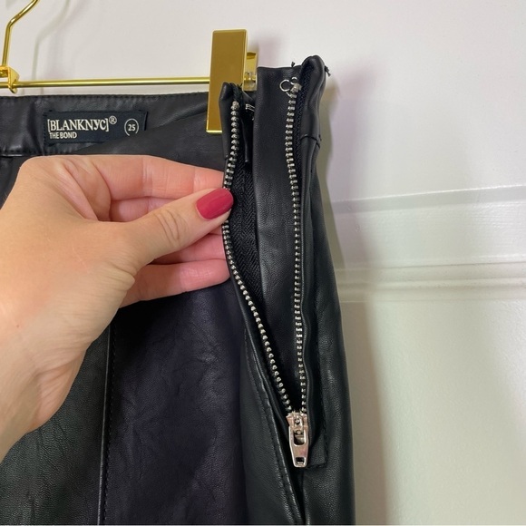 BLANK NYC The Bond Skinny Moto Pants in Carbon Vegan Leather Women’s Size 25 - Picture 5 of 13